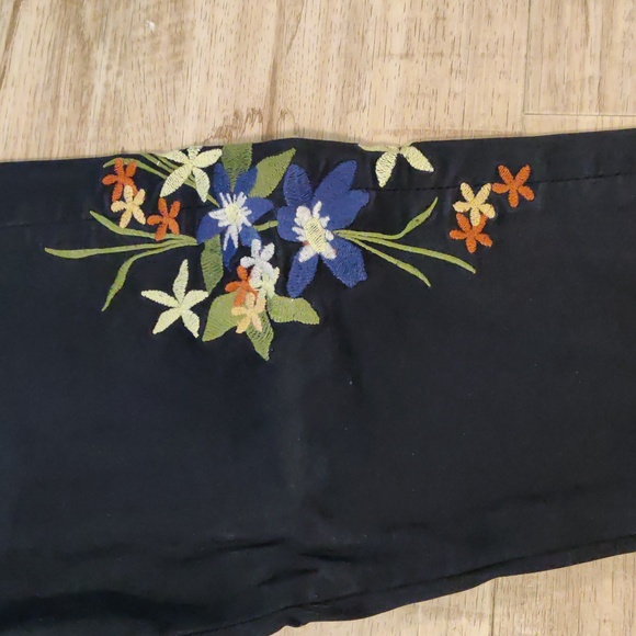 Wish List | Black floral embroidered cropped jean - Picture 3 of 6
